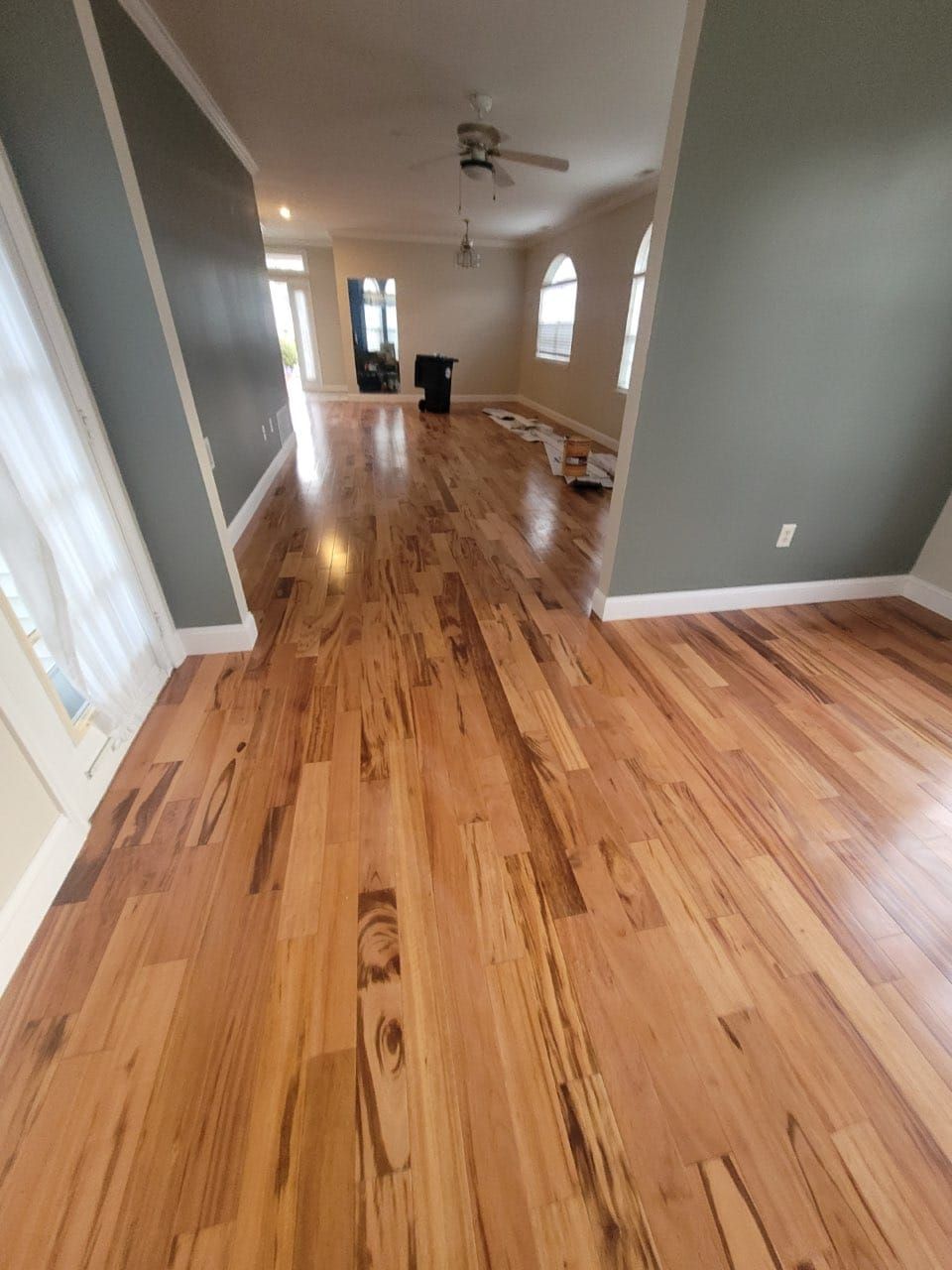 Solid hardwood floor installation