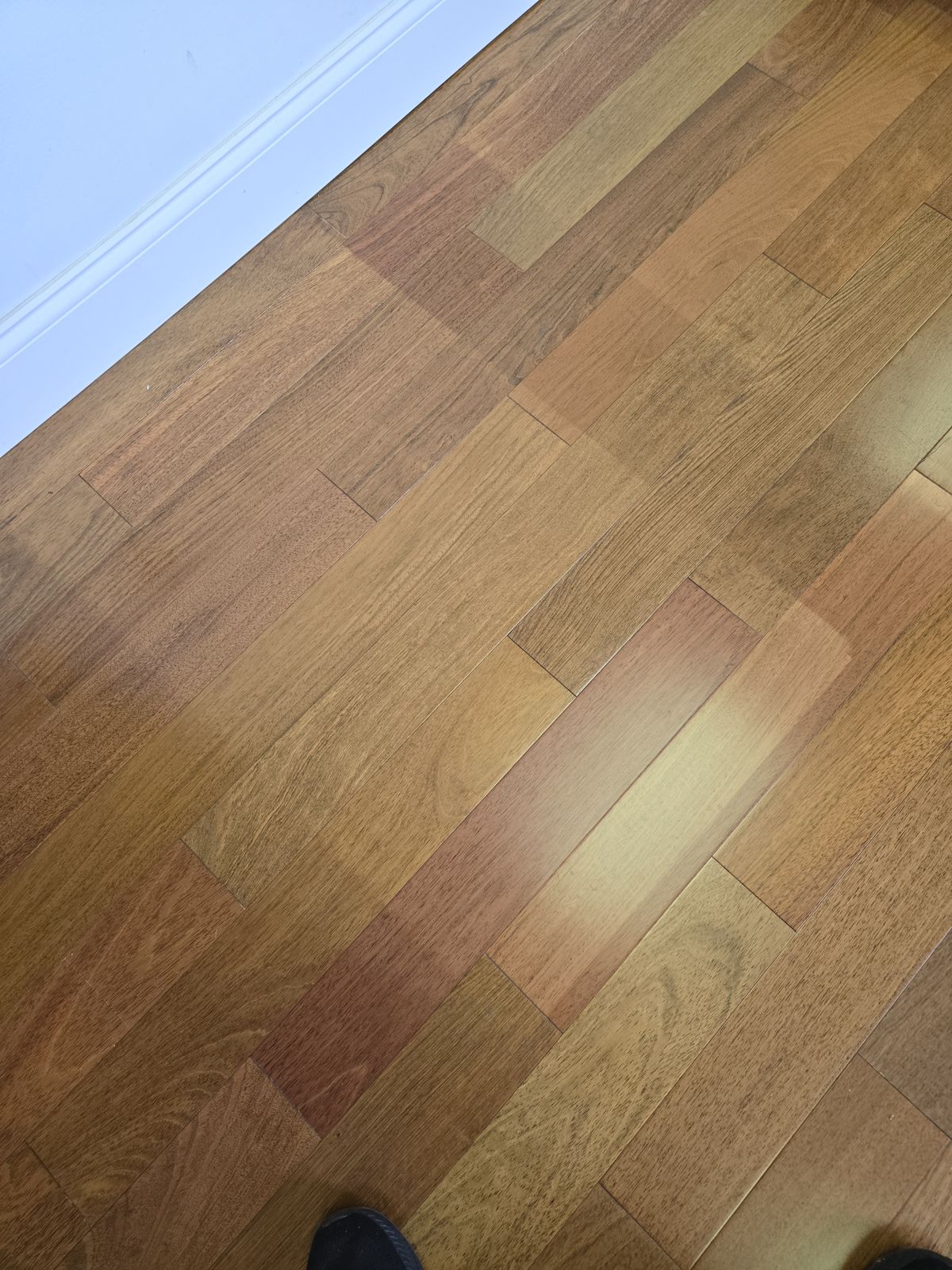 Solid hardwood floor installation