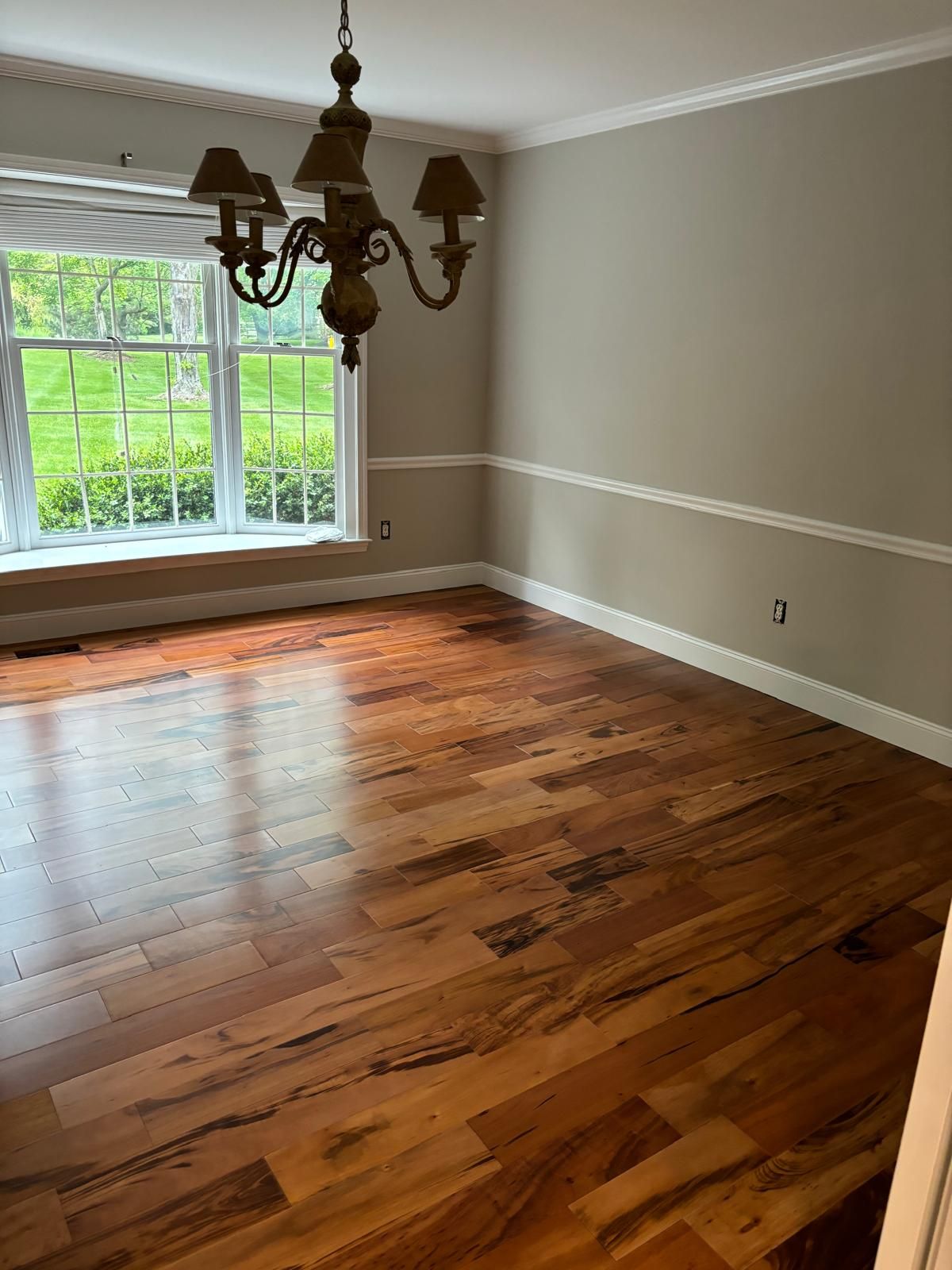 Solid hardwood floor installation