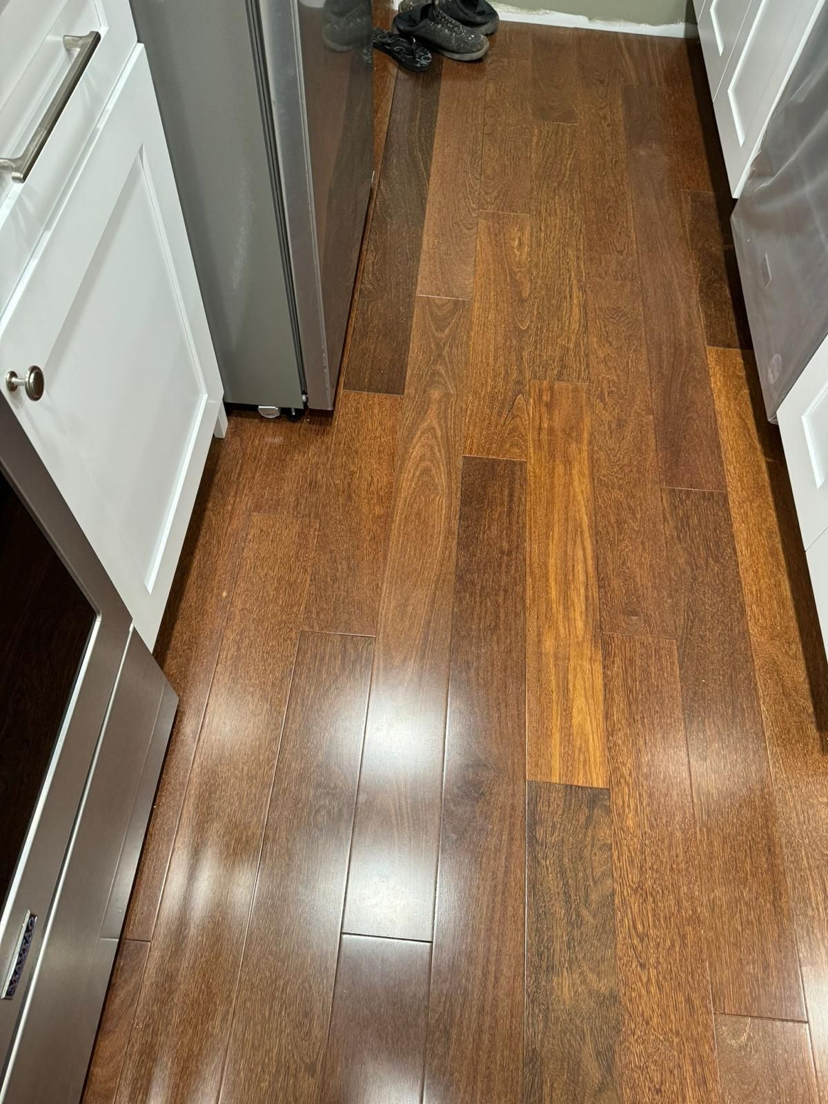 Solid hardwood floor installation