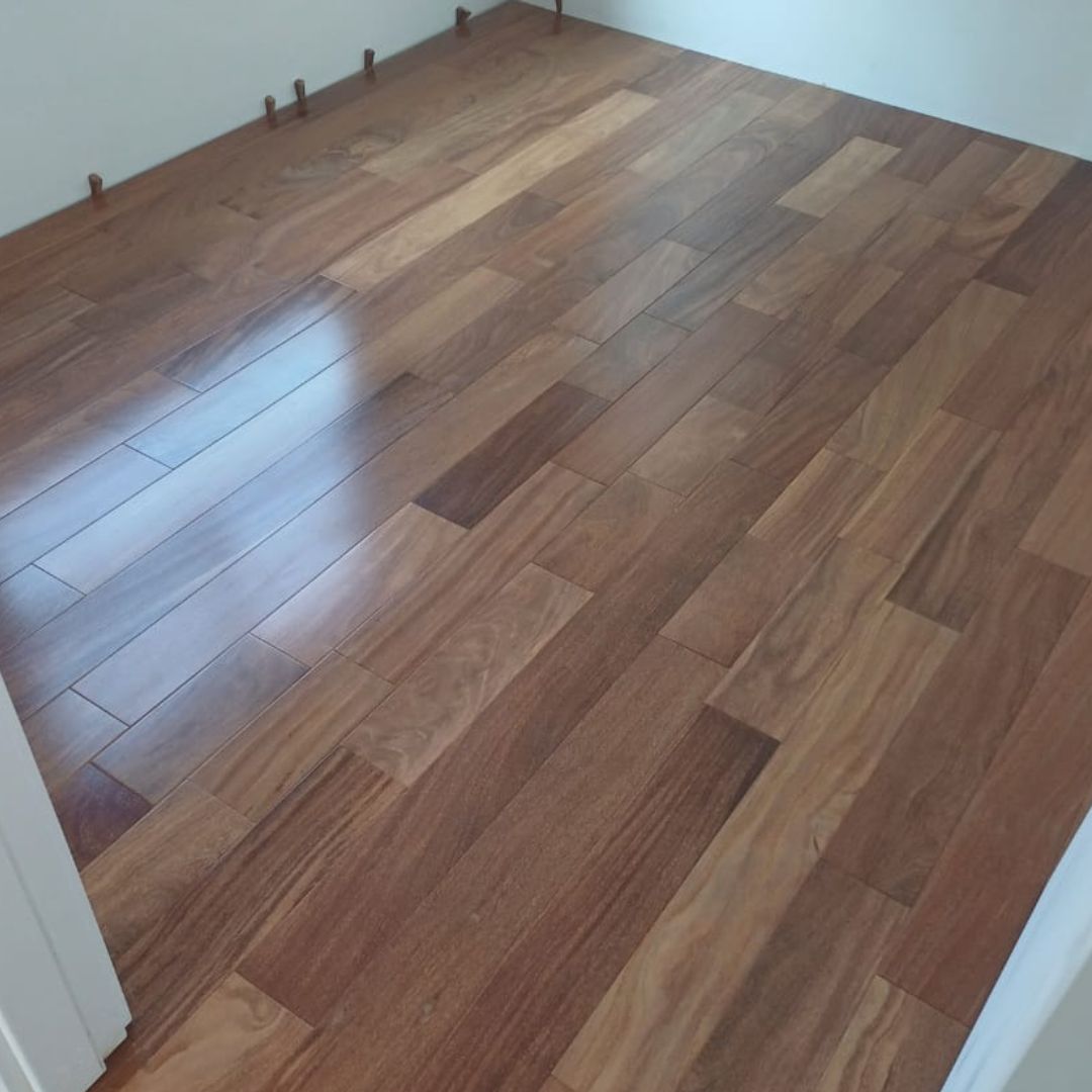 Solid hardwood floor installation